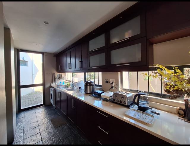 5 BEDROOM HOUSE TO LET IN UMHLANGA CENTRAL